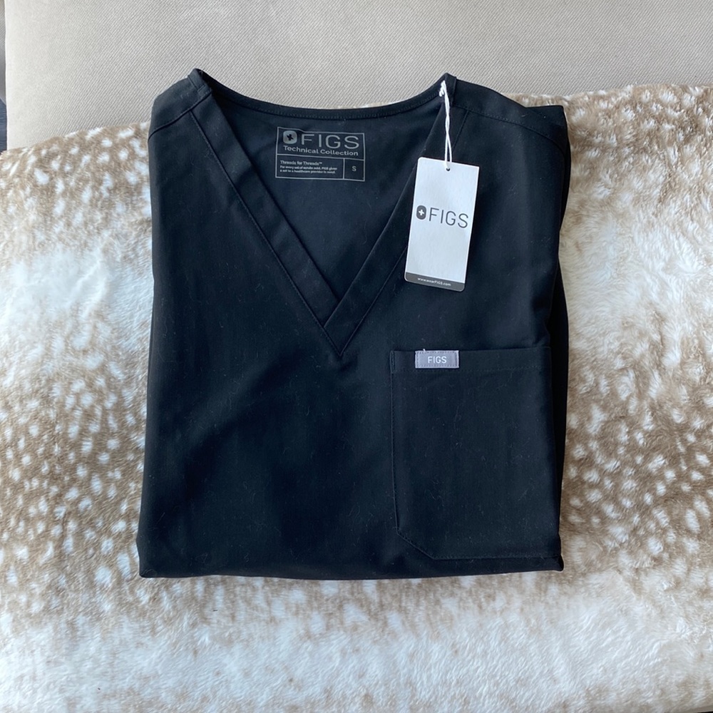 FIGS Caterina one pocket scrub top